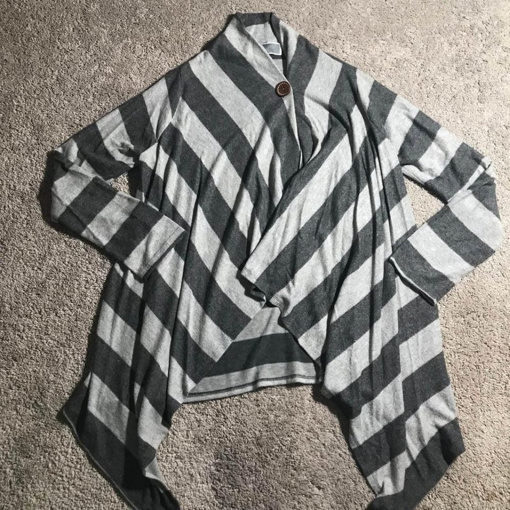 Cherish women’s large gray striped cardigan